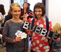 holding hello bubble_lr