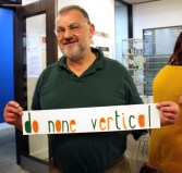 holding none veritcal_lr